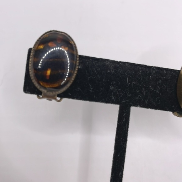 Vintage Lucite and Gold Tone Animal Stripe Clip-on Earrings - Picture 4 of 9